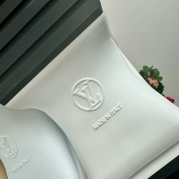 💗💙🤍Louis Vuitton Archlight Sneaker Size 38/ US 8💗💙🤍 - Picture 13 of 14